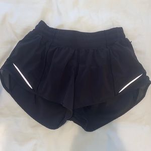lululemmo hotty hot shorts size 6! barely worn